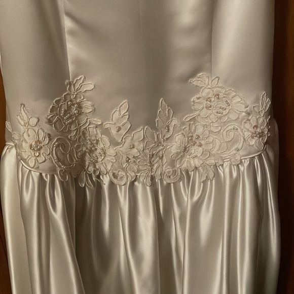 Wedding Dress - Picture 2 of 7